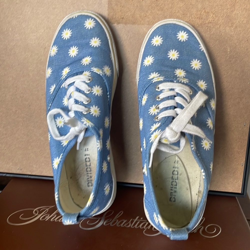 Cute Daisy Sneakers